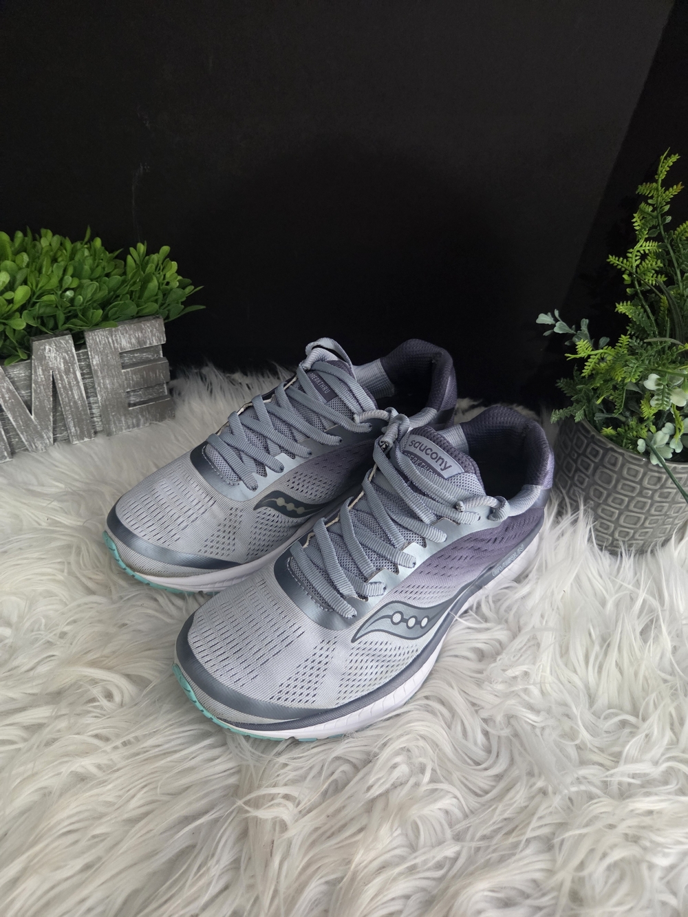 Saucony Ride ISO Women's Gray & Blue Running Shoes. size 9